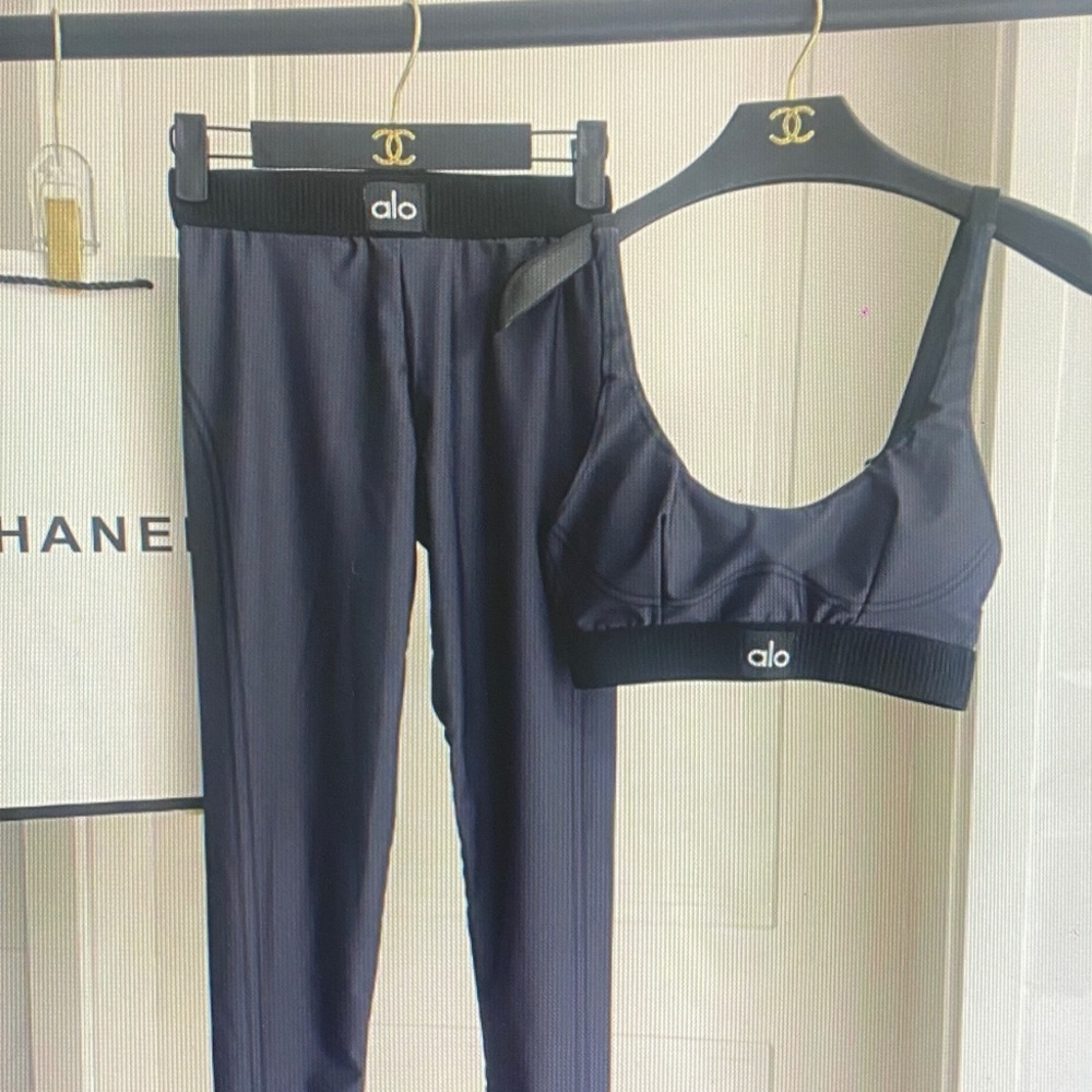 ALO Yoga Black Sports Bra and Leggings Set Size L